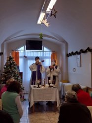 Vianoce 2021 sú bohaté na darčeky, ale chudobné na objatia ...