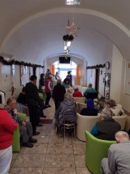 Vianoce 2021 sú bohaté na darčeky, ale chudobné na objatia ...