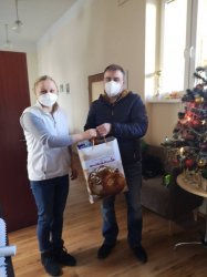 Vianoce 2021 sú bohaté na darčeky, ale chudobné na objatia ...