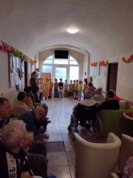 Október  -Mesiac úcty k starším