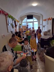 Október  -Mesiac úcty k starším