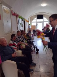 Október  -Mesiac úcty k starším