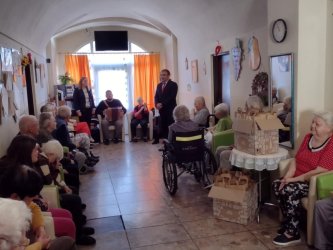 Mesiac úcty k starším