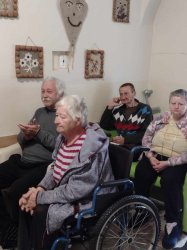 Mesiac úcty k starším