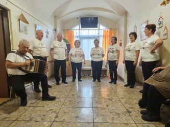 Hudobná skupina Vartovka s jesenným pásmom