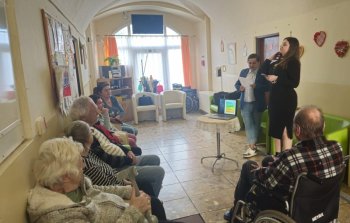 Generácie sa spájajú – žiaci učia seniorov